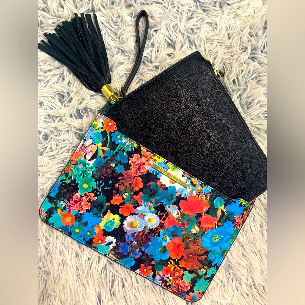Steve Madden floral medium size bag!